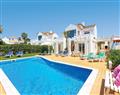 Enjoy a glass of wine at Villa Casa do Gale; Gale; Algarve