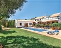 Enjoy a glass of wine at Villa Casa do Ingles; Boliqueime; Algarve