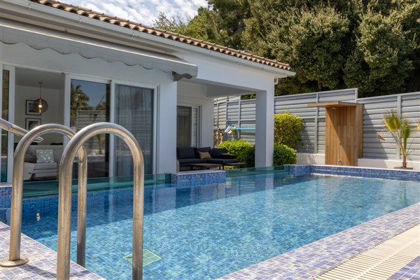 Amare La Vita in Greece