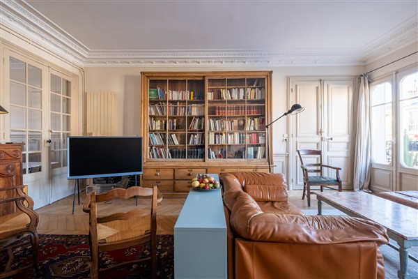 Apartment Turenne in Paris, France