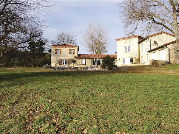 Au Bord Du Lac in Malegoude, Midi-Pyrénées, France sleeps 8