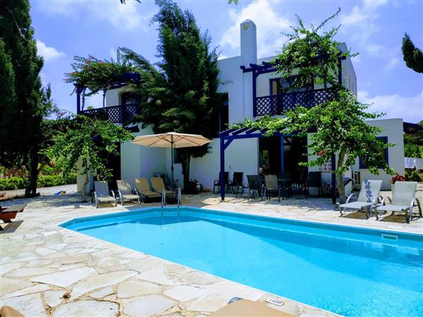 Banana Sunset Villa, Coral Bay, Paphos With Swimming Pool