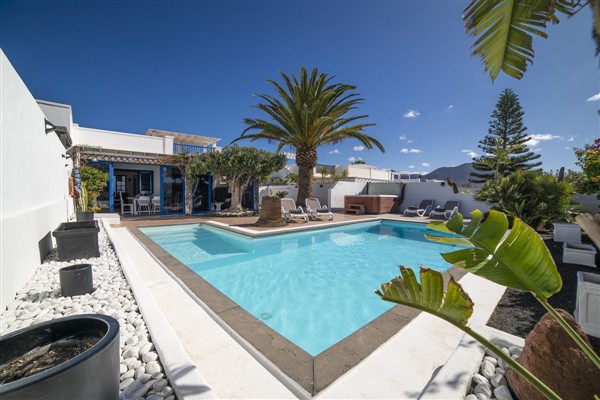 Bouganvilla – Playa Blanca in Lanzarote