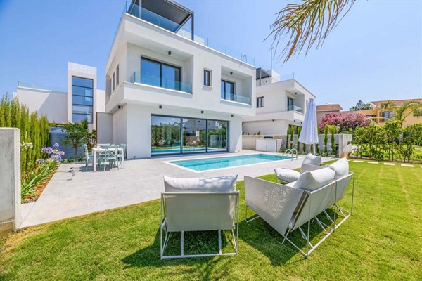 By The Beach - Blue Topaz Villa, Protaras, Larnaca Region