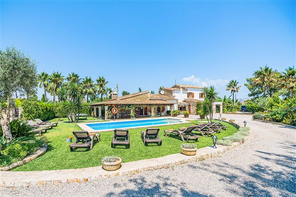 Can Barretas in Spain