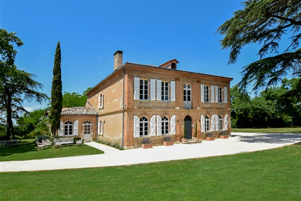 Chateau Les Deux Cygnes - France