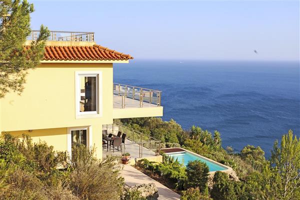 Cliff Perch Villa in Sesimbra, Portugal