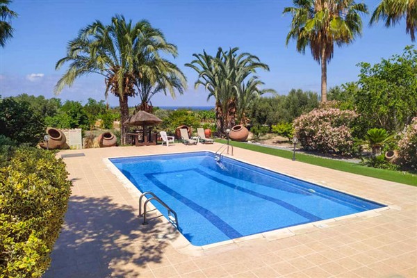 Coral Bay Cottage in Cyprus