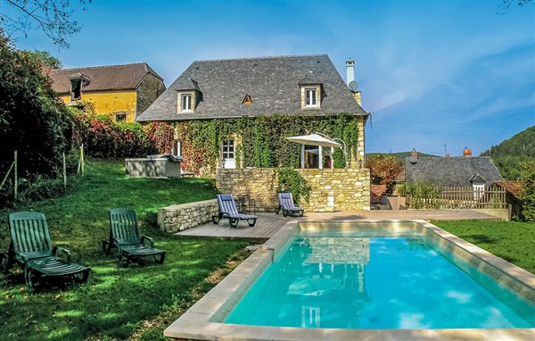 Holiday Home - Coly in France in Coly, France