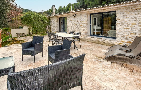 Holiday Home - La-Roque-sur-Pernes in France, La-Roque-sur-Pernes, France