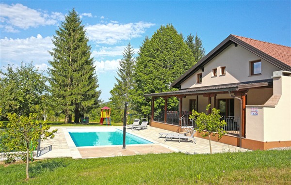Holiday Home - Ogulin-Jezero Sabljaci in Croatia in Ogulin-Jezero Sabljaci, Croatia