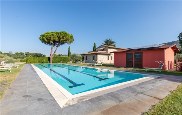 Holiday Home - Passignano sul Trasimeno in Italy in Passignano sul Trasimeno, Italy