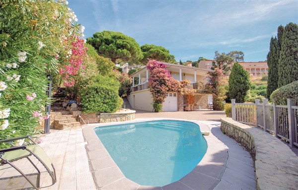 Holiday Home - Rayol-Canadel-sur-Mer in France in Rayol-Canadel-sur-Mer, France