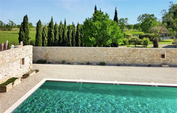 Holiday Home - Saint Martin De Crau in France in Saint Martin De Crau, France
