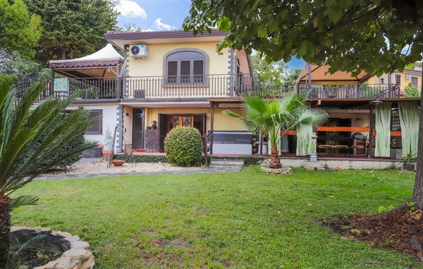 Holiday Home - Trecastagni in Italy in Trecastagni, Italy