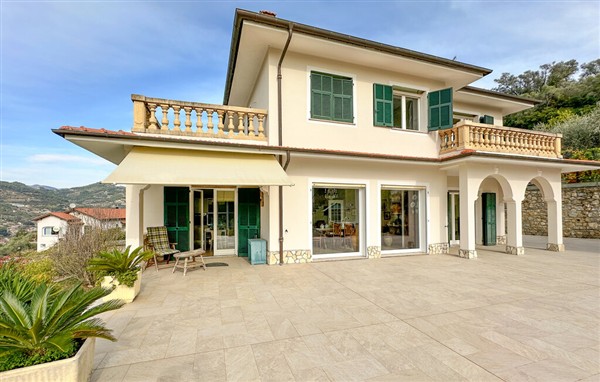 Holiday Home - Vallecrosia in Italy in Vallecrosia, Italy