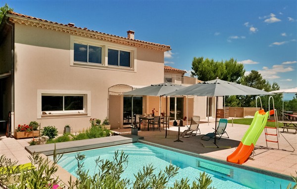 Holiday Home - Villeneuve Lès Avignon in France in Villeneuve Lès Avignon, France