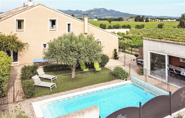 Holiday Home - Violès in France in Violès, France