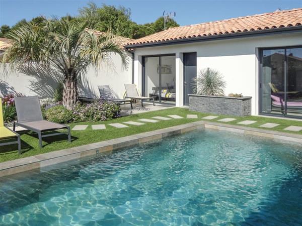 La Maison De La Piscine in Roujan, Languedoc-Roussillon, France