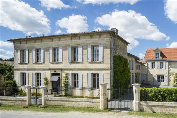 Madalyn House in St-’milion, France - Gironde