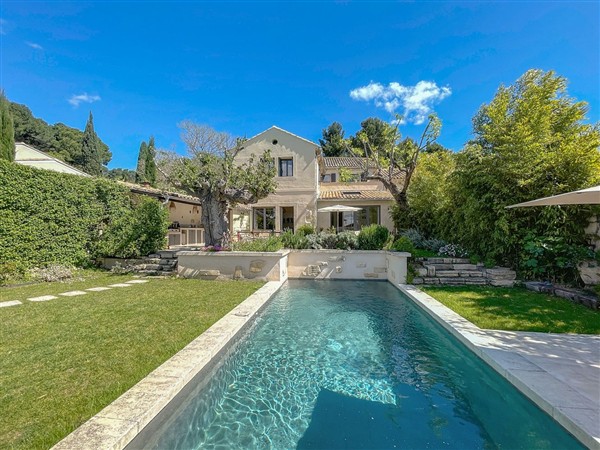 Maison Queirons in France