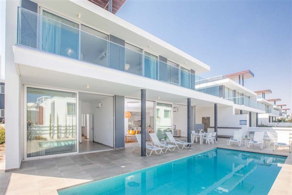 Olivine Pearl OL10 in Cyprus