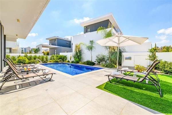 Olivine Waves in Cyprus