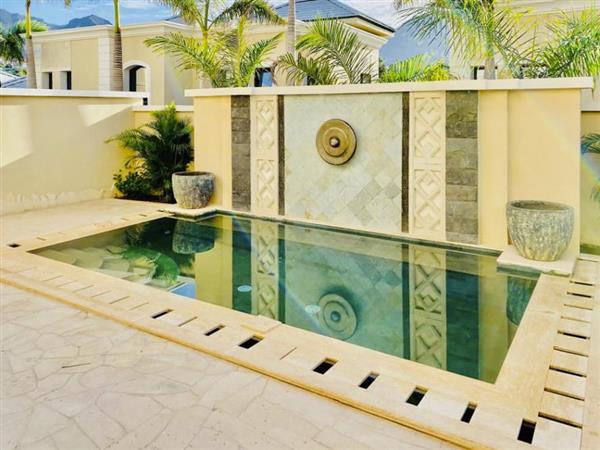 Royal Pool Villa in Santa Cruz de Tenerife