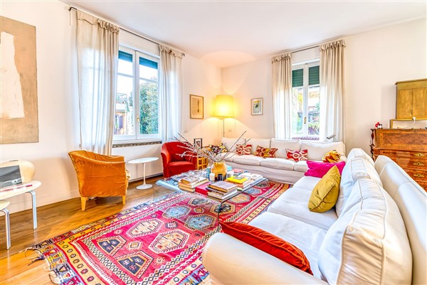 Skylife Rainbow Retreat in Roma, Italy