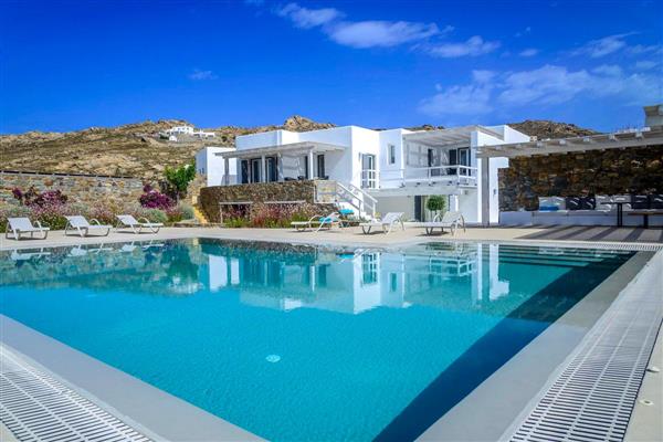 Villa Adrianu in Southern Aegean
