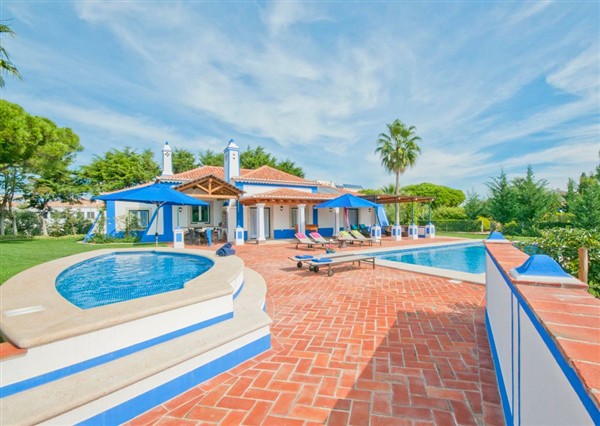 Villa Carla in Torre da Medronheira, Olhos de Agua, Portugal