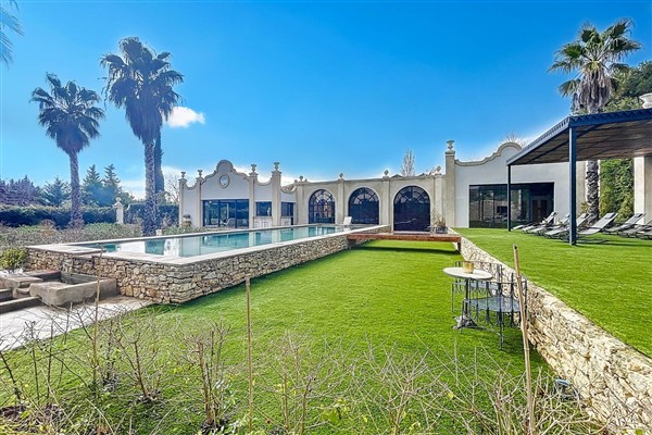 Villa D'Alpille in France