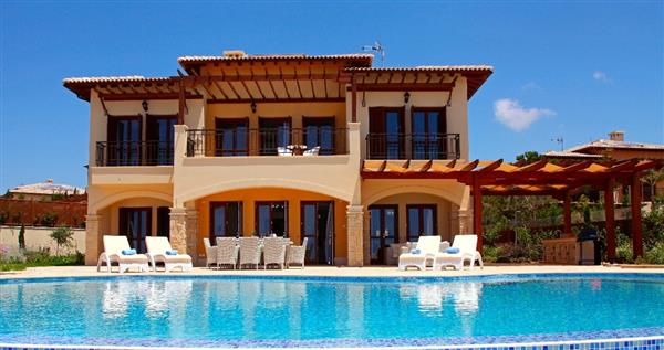 Villa Dion, Aphrodite Hills, Paphos With Swimming Pool