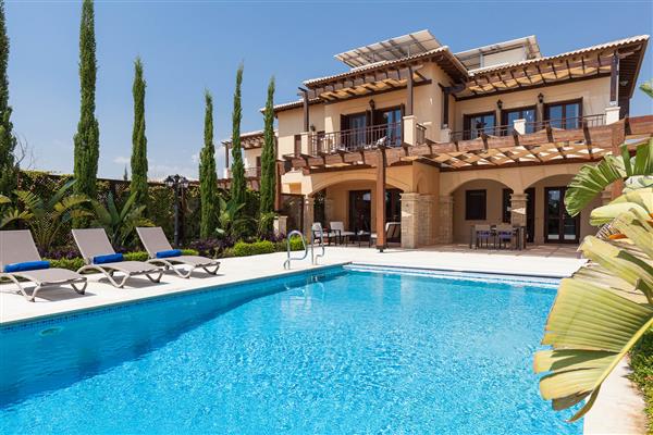 Villa Eleni, Aphrodite Hills, Paphos With Swimming Pool