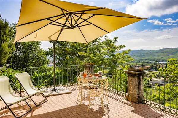 Villa Laga in COLLI DEL TRONTO, (AP), Le Marche, Italy