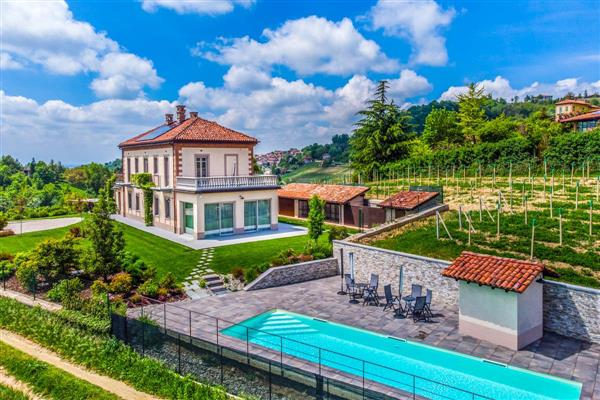 Villa Leonard in Piedmont, Italy - Provincia di Cuneo