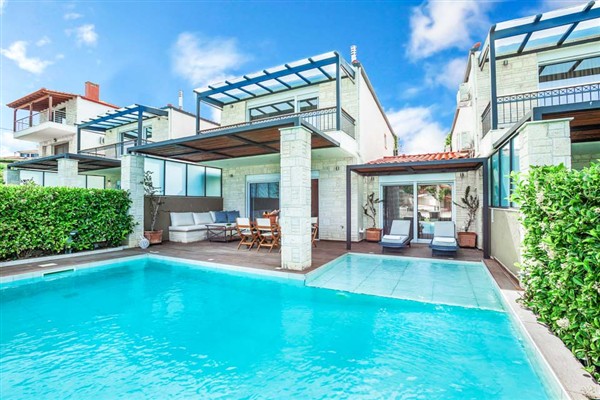 Villa Pente in Greece