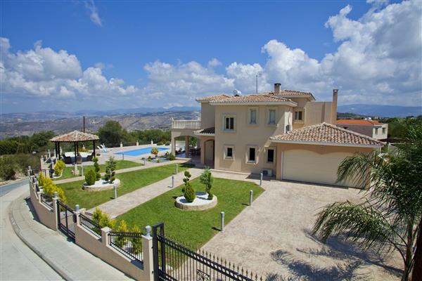 Villa Stella, Stroumpi, Paphos With Swimming Pool