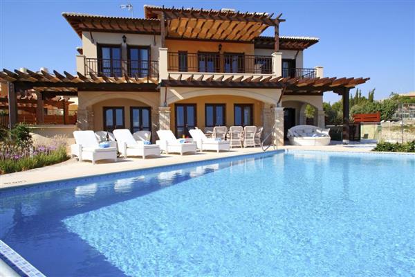 Villa Vilipu, Aphrodite Hills Resort, Cyprus with hot tub
